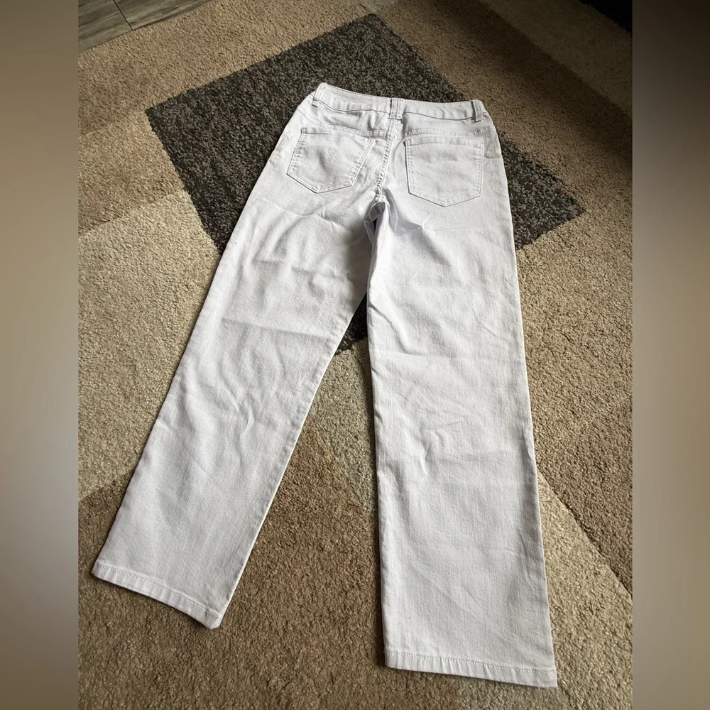 Camila Coehlo- White Cropped Ankle Jeans with Gold Tone Chain Accent- Size 8 - Picture 2 of 9